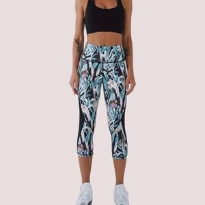 Beautiful Multicolor Floral & Leopard Yoga Capris With Pockets